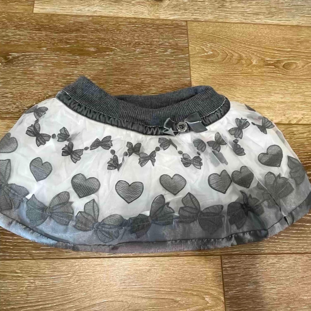 Artigli Baby Girl 18M Skirt – White Tulle with Gray Heart and Bow Design